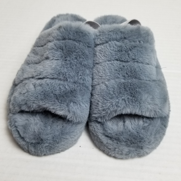 Slippers - Picture 10 of 11